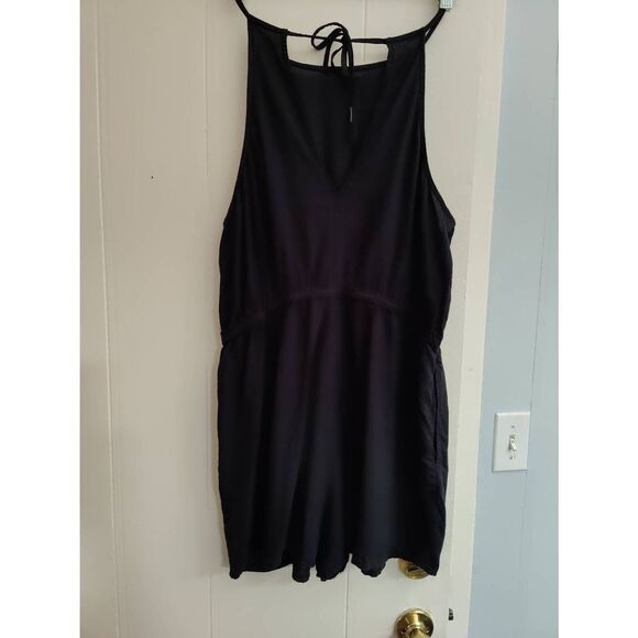 So Simple Black Romper - Picture 2 of 3